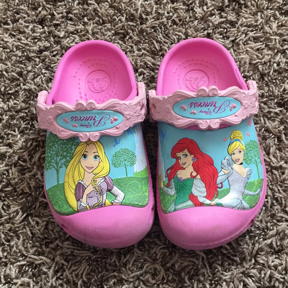 Girls disney crocs 8/9